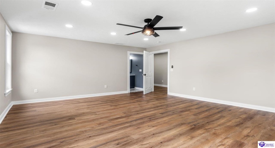 Main Street, Brandenburg, Kentucky 40108, ,6 BathroomsBathrooms,For Sale,Main Street,HK24004535