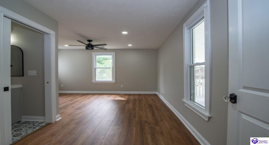 Main Street, Brandenburg, Kentucky 40108, ,6 BathroomsBathrooms,For Sale,Main Street,HK24004535