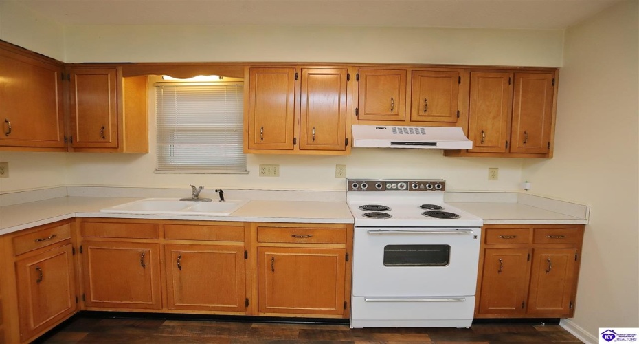 Glenwood Drive, Radcliff, Kentucky 40160, ,2 BathroomsBathrooms,For Sale,Glenwood Drive,HK24004536