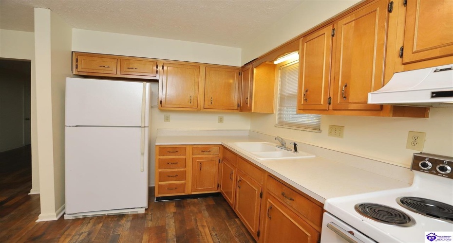 Glenwood Drive, Radcliff, Kentucky 40160, ,2 BathroomsBathrooms,For Sale,Glenwood Drive,HK24004536