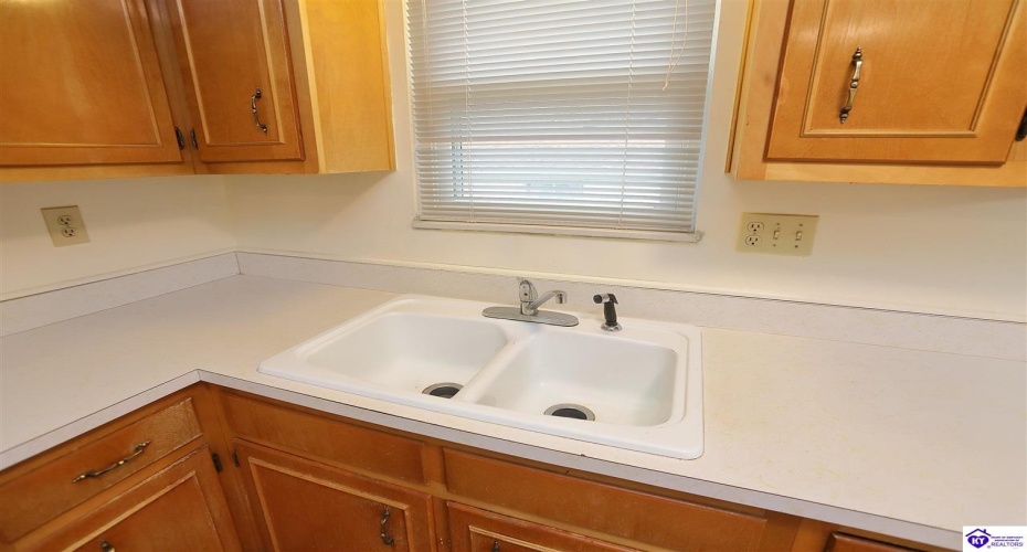 Glenwood Drive, Radcliff, Kentucky 40160, ,2 BathroomsBathrooms,For Sale,Glenwood Drive,HK24004536