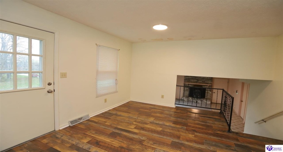 Glenwood Drive, Radcliff, Kentucky 40160, ,2 BathroomsBathrooms,For Sale,Glenwood Drive,HK24004536