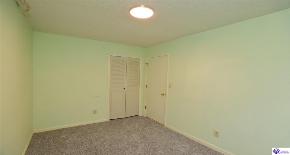 Glenwood Drive, Radcliff, Kentucky 40160, ,2 BathroomsBathrooms,For Sale,Glenwood Drive,HK24004536