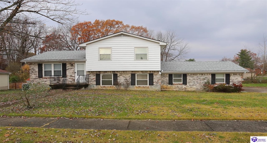 Glenwood Drive, Radcliff, Kentucky 40160, ,2 BathroomsBathrooms,For Sale,Glenwood Drive,HK24004536