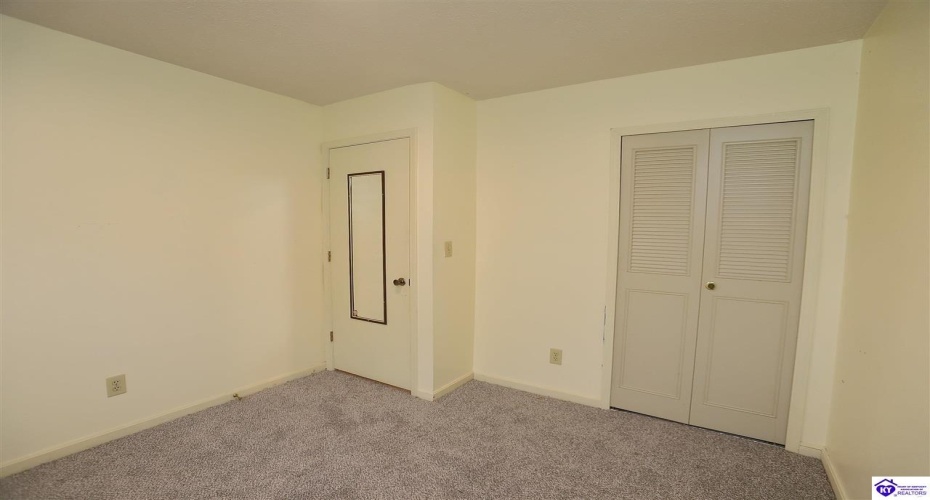 Glenwood Drive, Radcliff, Kentucky 40160, ,2 BathroomsBathrooms,For Sale,Glenwood Drive,HK24004536