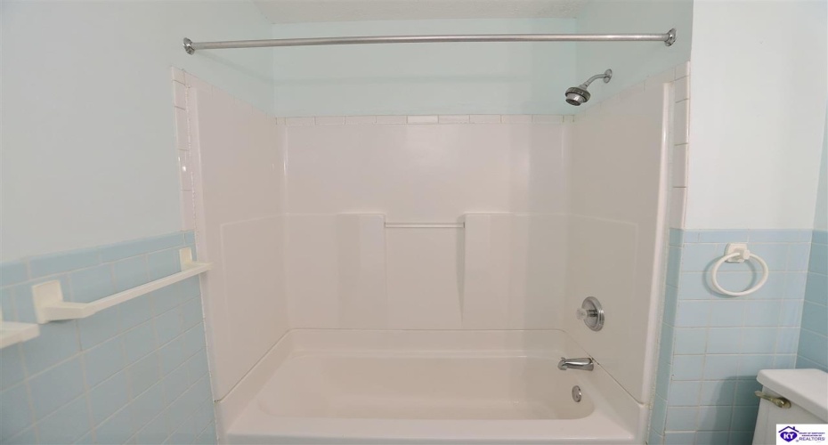 Glenwood Drive, Radcliff, Kentucky 40160, ,2 BathroomsBathrooms,For Sale,Glenwood Drive,HK24004536