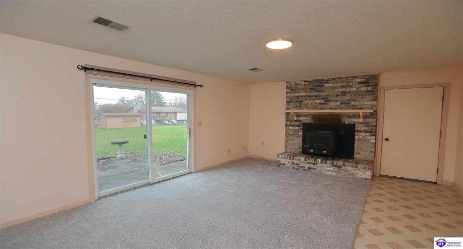 Glenwood Drive, Radcliff, Kentucky 40160, ,2 BathroomsBathrooms,For Sale,Glenwood Drive,HK24004536