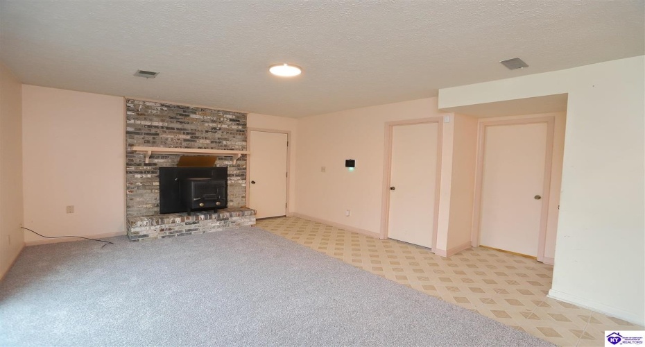 Glenwood Drive, Radcliff, Kentucky 40160, ,2 BathroomsBathrooms,For Sale,Glenwood Drive,HK24004536