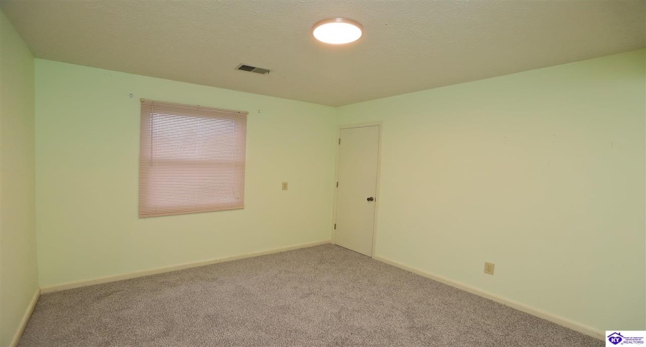 Glenwood Drive, Radcliff, Kentucky 40160, ,2 BathroomsBathrooms,For Sale,Glenwood Drive,HK24004536