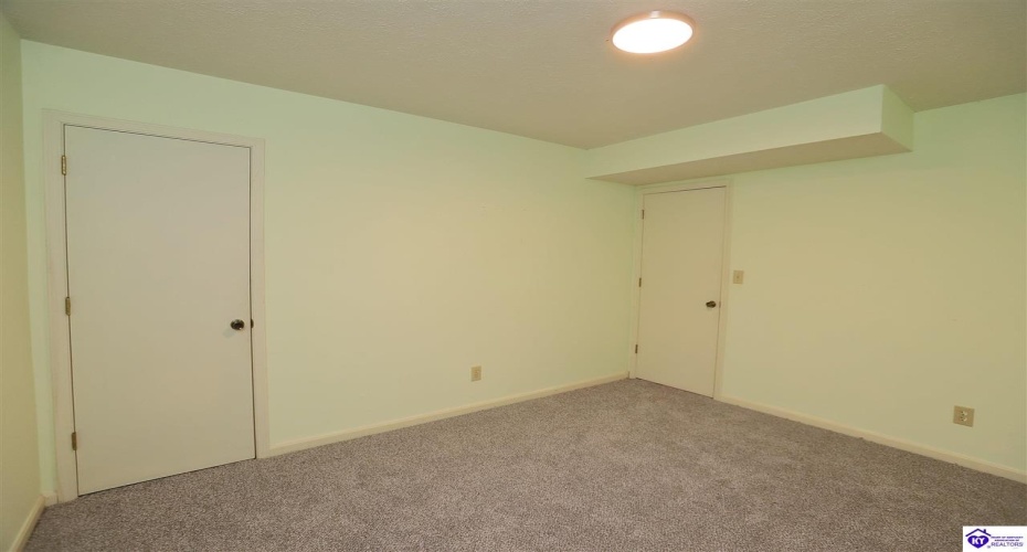 Glenwood Drive, Radcliff, Kentucky 40160, ,2 BathroomsBathrooms,For Sale,Glenwood Drive,HK24004536