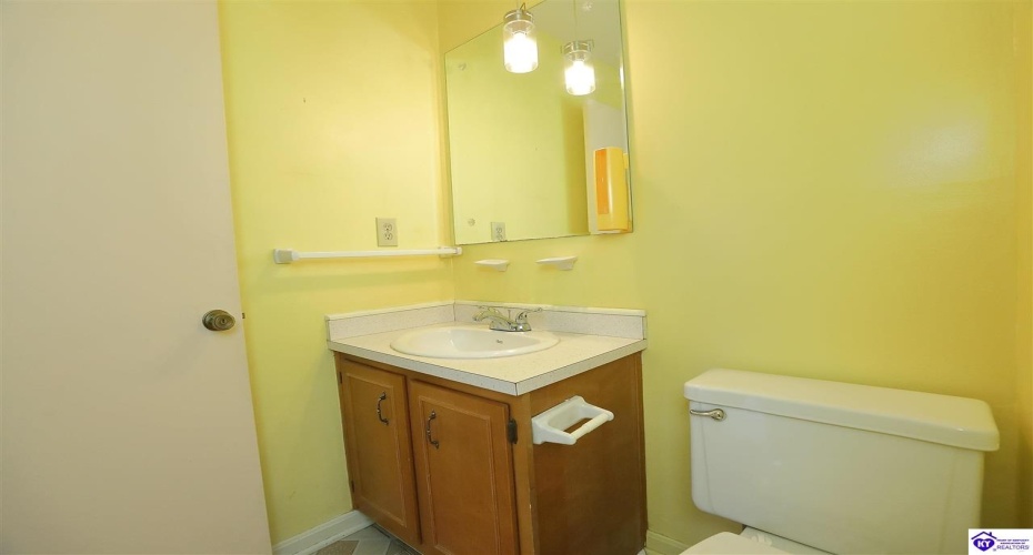 Glenwood Drive, Radcliff, Kentucky 40160, ,2 BathroomsBathrooms,For Sale,Glenwood Drive,HK24004536