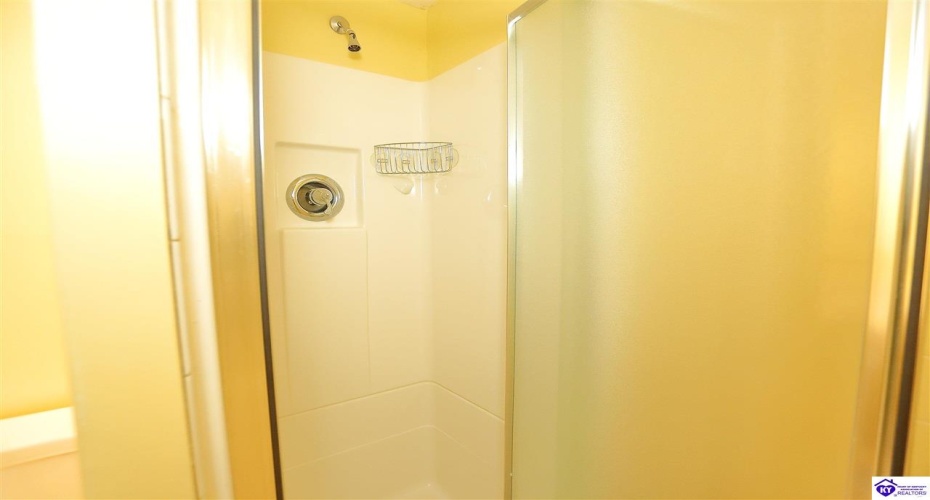 Glenwood Drive, Radcliff, Kentucky 40160, ,2 BathroomsBathrooms,For Sale,Glenwood Drive,HK24004536
