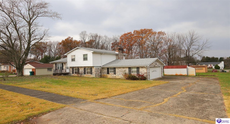 Glenwood Drive, Radcliff, Kentucky 40160, ,2 BathroomsBathrooms,For Sale,Glenwood Drive,HK24004536