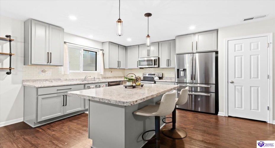 Boulders West Drive, Shepherdsville, Kentucky 42701, ,2 BathroomsBathrooms,For Sale,Boulders West Drive,HK24004537