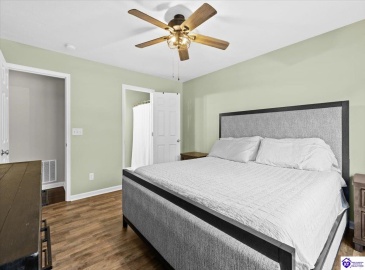 Boulders West Drive, Shepherdsville, Kentucky 42701, ,2 BathroomsBathrooms,For Sale,Boulders West Drive,HK24004537