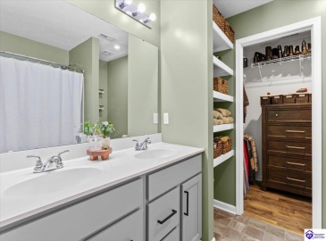 Boulders West Drive, Shepherdsville, Kentucky 42701, ,2 BathroomsBathrooms,For Sale,Boulders West Drive,HK24004537