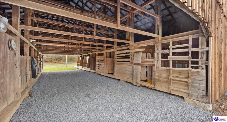 Elam Perkins Road, Greensburg, Kentucky 42743, ,2 BathroomsBathrooms,For Sale,Elam Perkins Road,HK24004538