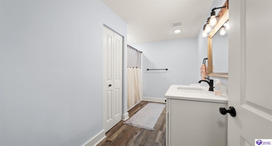 Elam Perkins Road, Greensburg, Kentucky 42743, ,2 BathroomsBathrooms,For Sale,Elam Perkins Road,HK24004538