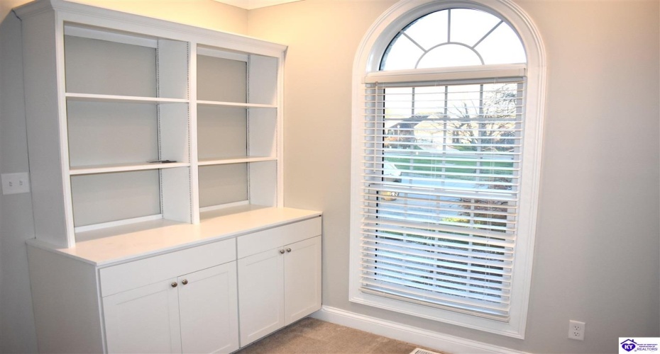 Evergreen Garden, Elizabethtown, Kentucky 42701, ,3 BathroomsBathrooms,For Sale,Evergreen Garden,HK24004541