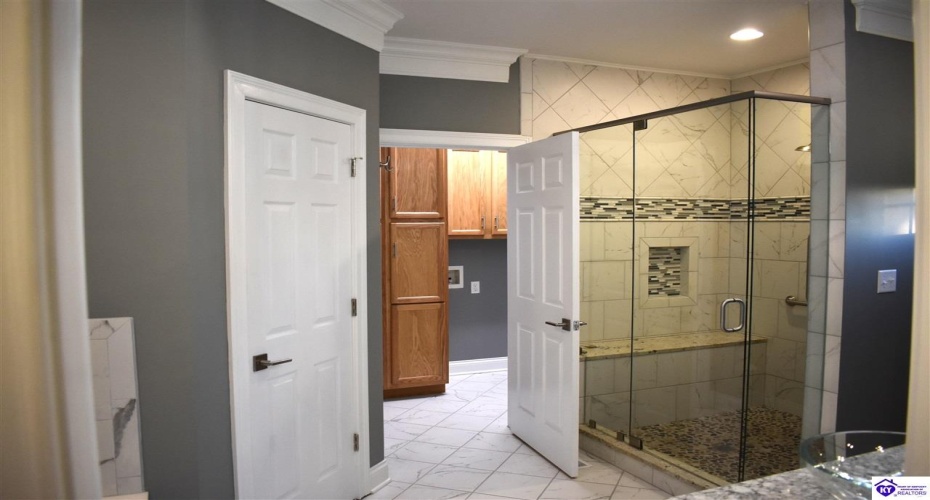 Evergreen Garden, Elizabethtown, Kentucky 42701, ,3 BathroomsBathrooms,For Sale,Evergreen Garden,HK24004541