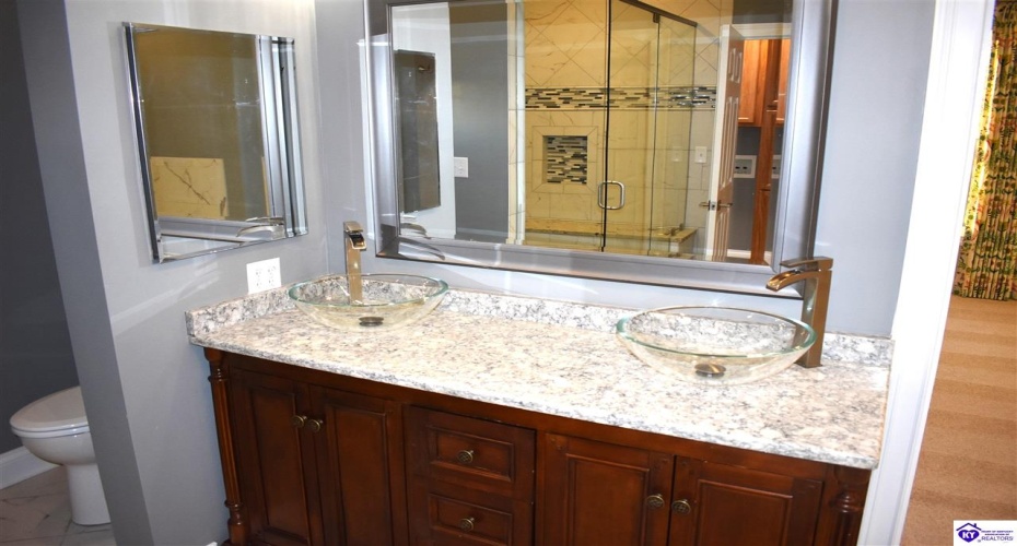 Evergreen Garden, Elizabethtown, Kentucky 42701, ,3 BathroomsBathrooms,For Sale,Evergreen Garden,HK24004541