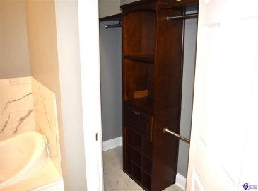 Evergreen Garden, Elizabethtown, Kentucky 42701, ,3 BathroomsBathrooms,For Sale,Evergreen Garden,HK24004541