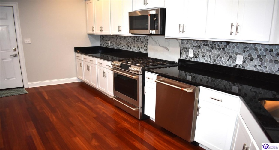 Evergreen Garden, Elizabethtown, Kentucky 42701, ,3 BathroomsBathrooms,For Sale,Evergreen Garden,HK24004541