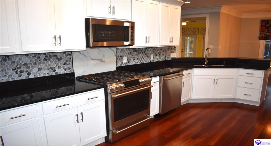 Evergreen Garden, Elizabethtown, Kentucky 42701, ,3 BathroomsBathrooms,For Sale,Evergreen Garden,HK24004541