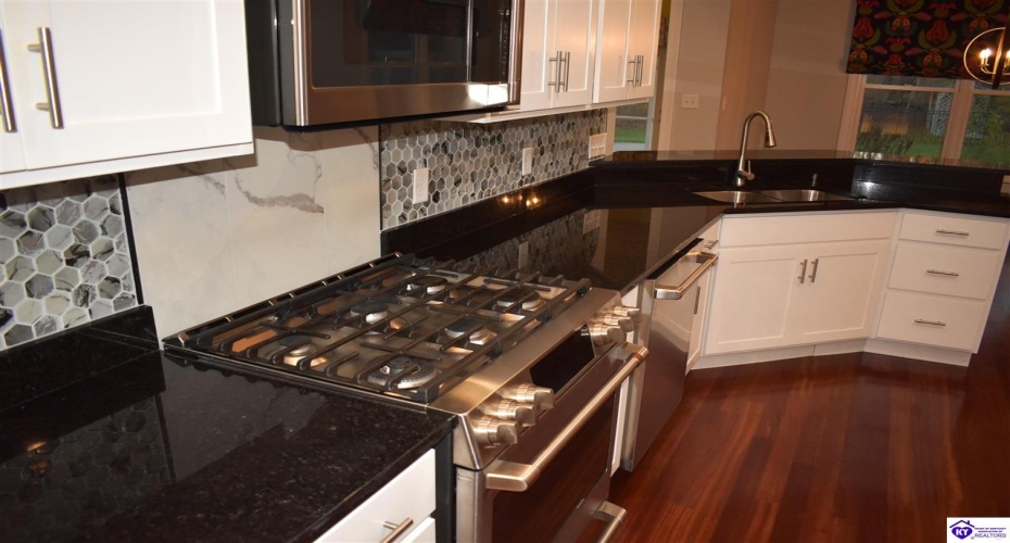 Evergreen Garden, Elizabethtown, Kentucky 42701, ,3 BathroomsBathrooms,For Sale,Evergreen Garden,HK24004541