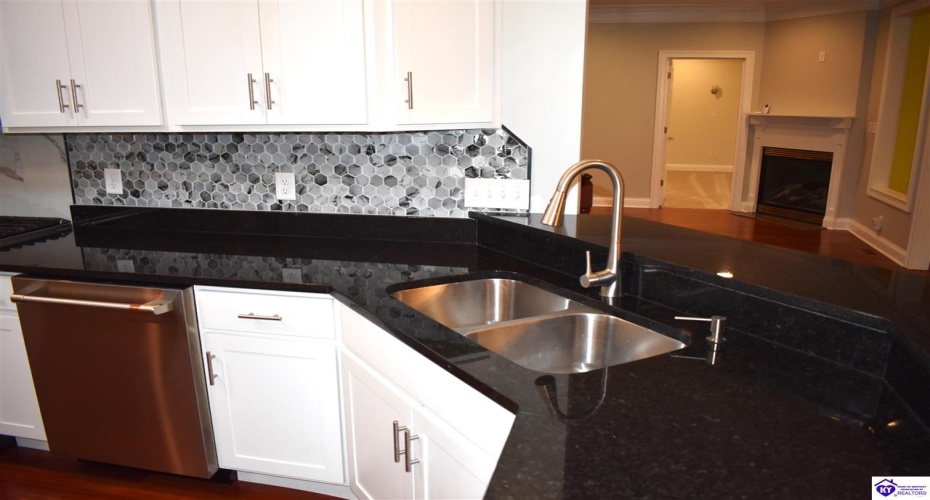 Evergreen Garden, Elizabethtown, Kentucky 42701, ,3 BathroomsBathrooms,For Sale,Evergreen Garden,HK24004541