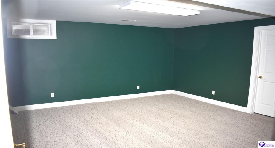 Evergreen Garden, Elizabethtown, Kentucky 42701, ,3 BathroomsBathrooms,For Sale,Evergreen Garden,HK24004541