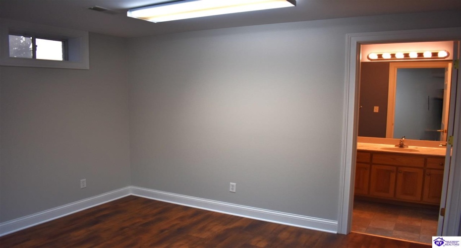 Evergreen Garden, Elizabethtown, Kentucky 42701, ,3 BathroomsBathrooms,For Sale,Evergreen Garden,HK24004541