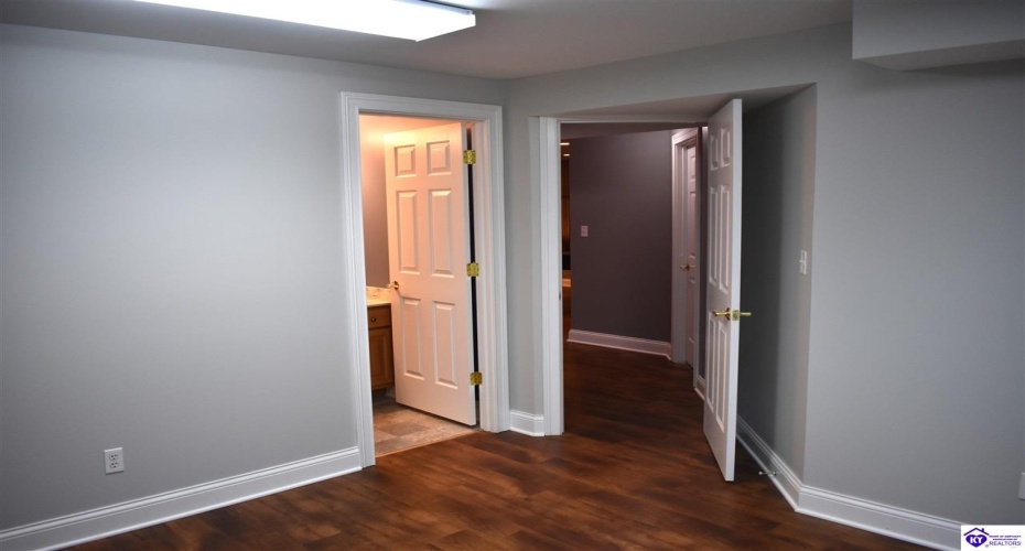 Evergreen Garden, Elizabethtown, Kentucky 42701, ,3 BathroomsBathrooms,For Sale,Evergreen Garden,HK24004541