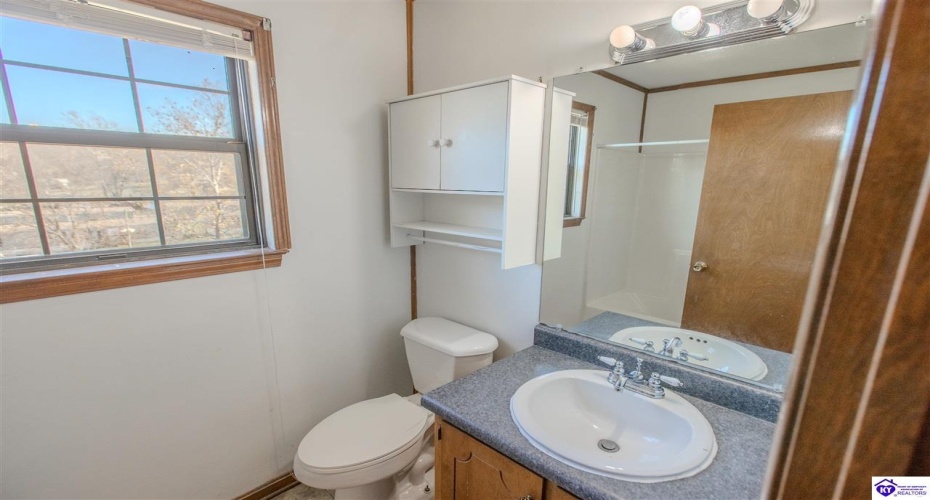 Terrace Drive, Radcliff, Kentucky 40160, ,3 BathroomsBathrooms,For Sale,Terrace Drive,HK24004544