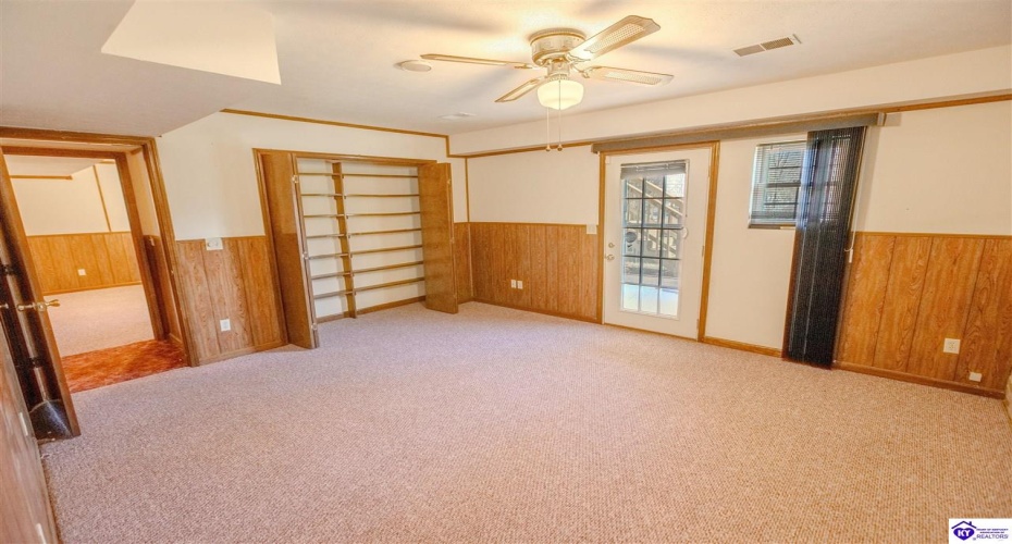 Terrace Drive, Radcliff, Kentucky 40160, ,3 BathroomsBathrooms,For Sale,Terrace Drive,HK24004544