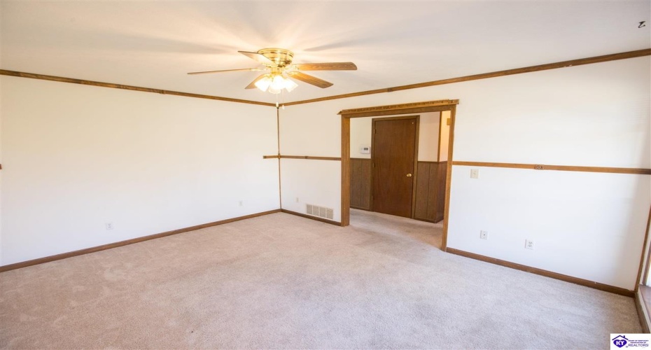 Terrace Drive, Radcliff, Kentucky 40160, ,3 BathroomsBathrooms,For Sale,Terrace Drive,HK24004544