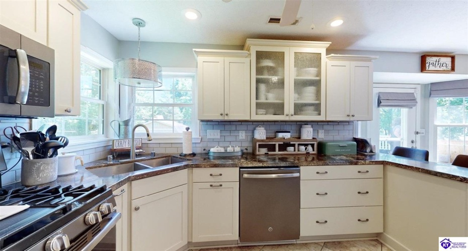 Overlook Terrace, Brandenburg, Kentucky 40108, ,2 BathroomsBathrooms,For Sale,Overlook Terrace,HK24004548