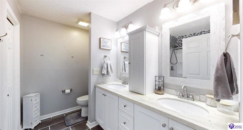 Overlook Terrace, Brandenburg, Kentucky 40108, ,2 BathroomsBathrooms,For Sale,Overlook Terrace,HK24004548