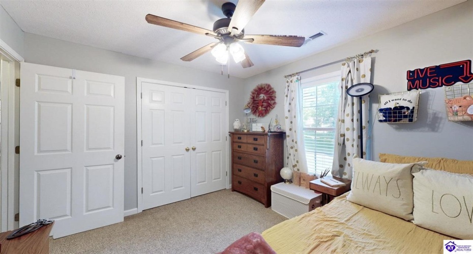 Overlook Terrace, Brandenburg, Kentucky 40108, ,2 BathroomsBathrooms,For Sale,Overlook Terrace,HK24004548