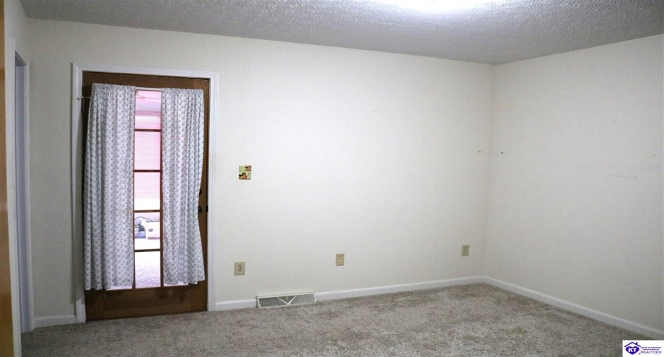 Shamrock Street, Radcliff, Kentucky 40160, ,2 BathroomsBathrooms,For Sale,Shamrock Street,HK24004556