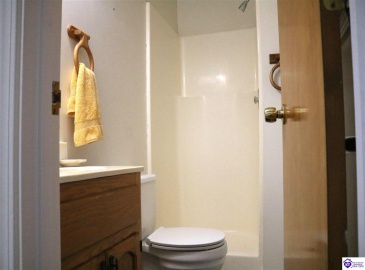 Shamrock Street, Radcliff, Kentucky 40160, ,2 BathroomsBathrooms,For Sale,Shamrock Street,HK24004556