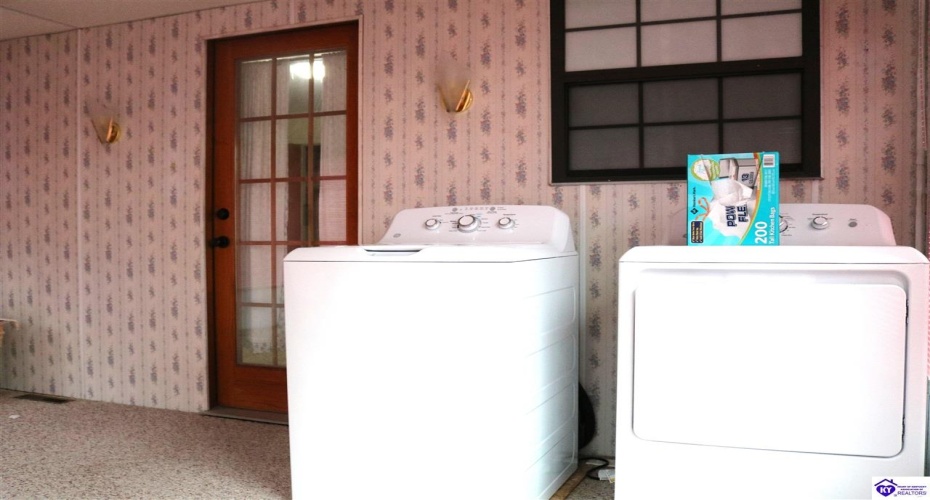 Shamrock Street, Radcliff, Kentucky 40160, ,2 BathroomsBathrooms,For Sale,Shamrock Street,HK24004556