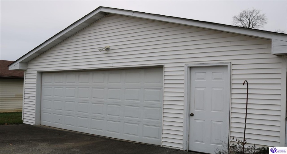 Shamrock Street, Radcliff, Kentucky 40160, ,2 BathroomsBathrooms,For Sale,Shamrock Street,HK24004556