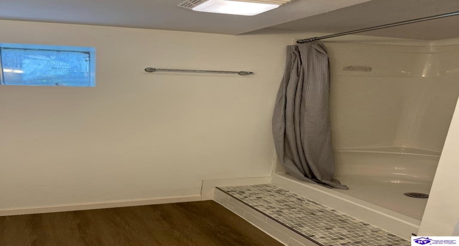 Gregory Street, Elizabethtown, Kentucky 42701, ,2 BathroomsBathrooms,For Sale,Gregory Street,HK24004557