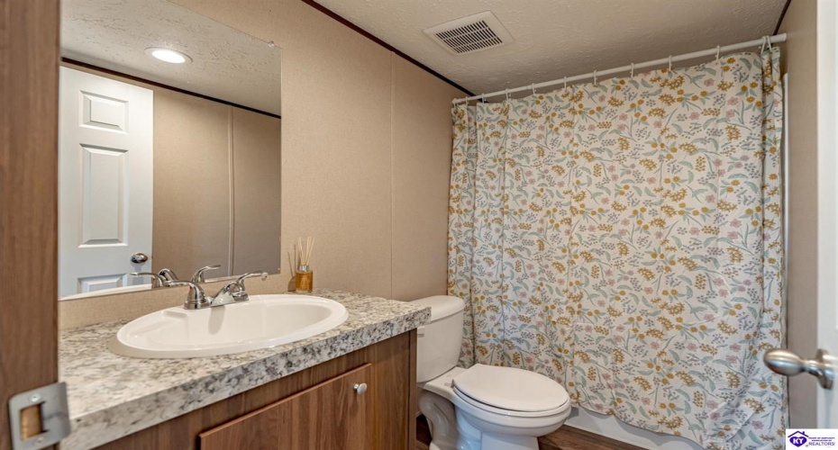 Irvington Heights Lane, Irvington, Kentucky 40146, ,2 BathroomsBathrooms,For Sale,Irvington Heights Lane,HK24004558