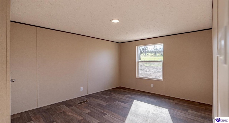 Irvington Heights Lane, Irvington, Kentucky 40146, ,2 BathroomsBathrooms,For Sale,Irvington Heights Lane,HK24004558