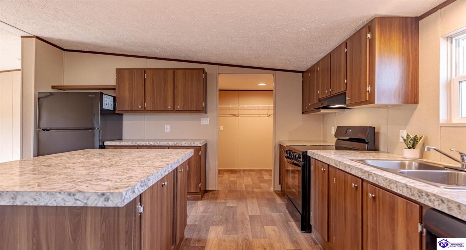 Irvington Heights Lane, Irvington, Kentucky 40146, ,2 BathroomsBathrooms,For Sale,Irvington Heights Lane,HK24004558