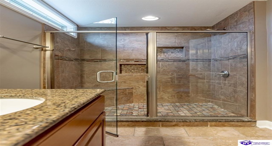 Alta Vista Court, Elizabethtown, Kentucky 42701, ,3 BathroomsBathrooms,For Sale,Alta Vista Court,HK24004560