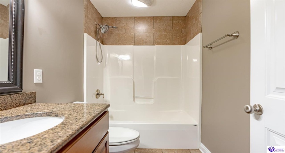 Alta Vista Court, Elizabethtown, Kentucky 42701, ,3 BathroomsBathrooms,For Sale,Alta Vista Court,HK24004560