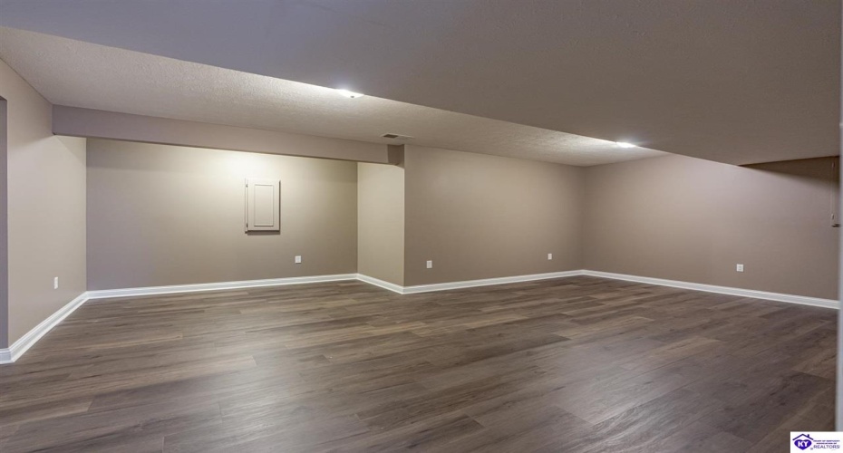 Alta Vista Court, Elizabethtown, Kentucky 42701, ,3 BathroomsBathrooms,For Sale,Alta Vista Court,HK24004560